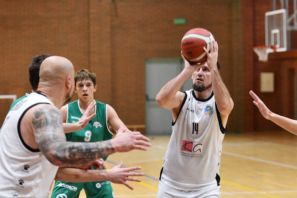 SKM Zastal Zielona Góra wysoko przegrał z legnickim Basketem