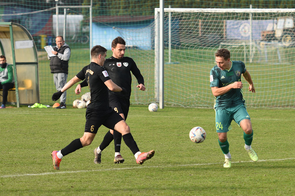 Tylko jeden punkt Miedzi II Legnica z Cariną Gubin