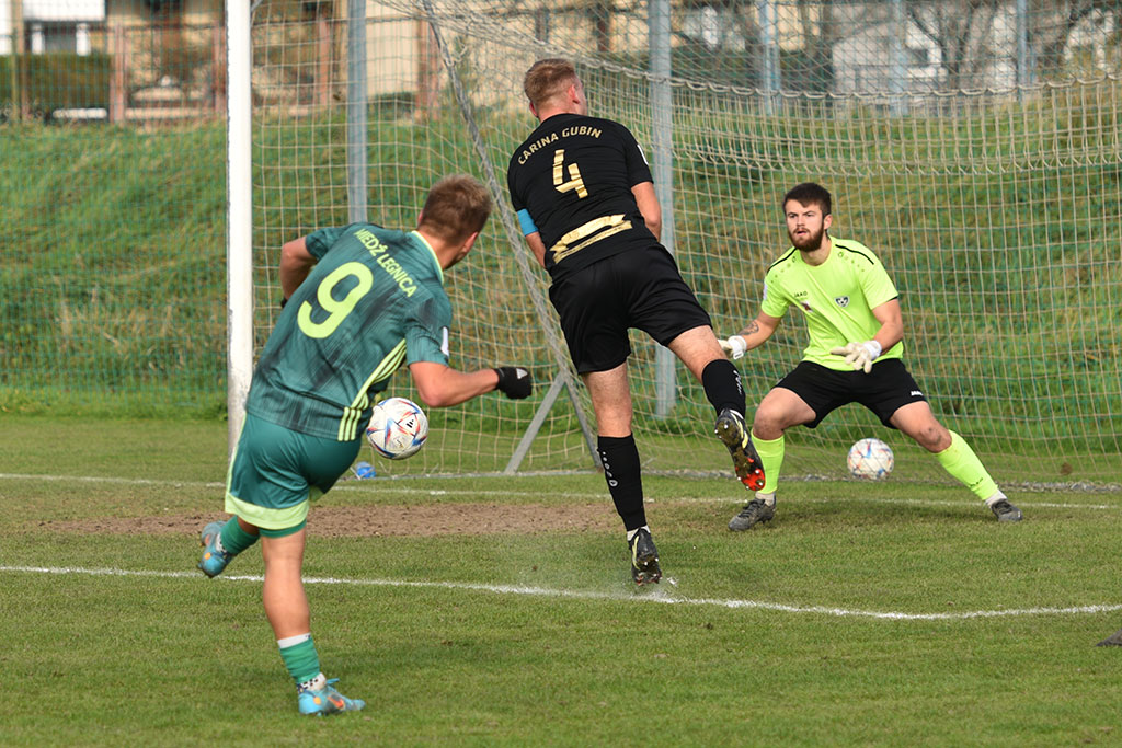 Tylko jeden punkt Miedzi II Legnica z Cariną Gubin