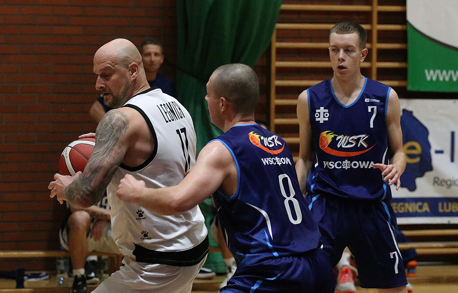 Koszykarze Basketu Legnica gładko wygrywają z WTS Wschowa