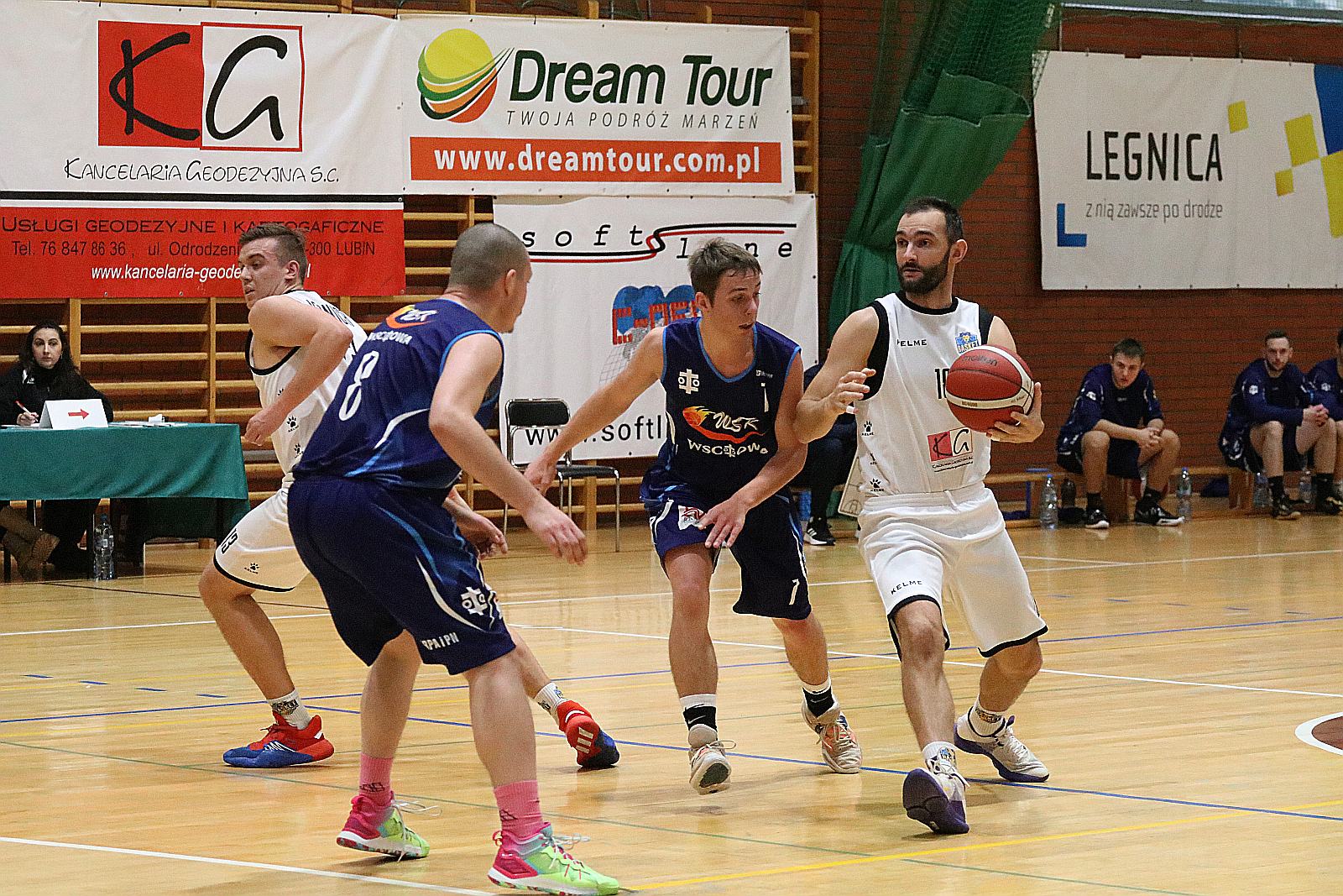 Koszykarze Basketu Legnica gładko wygrywają z WTS Wschowa