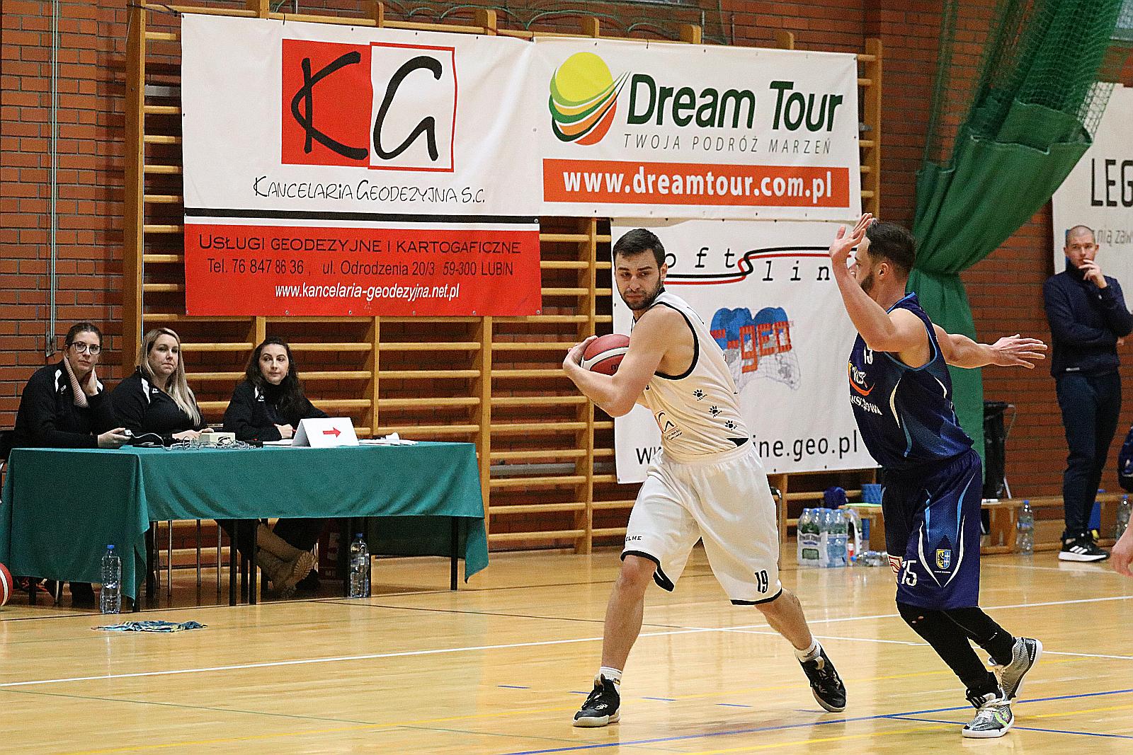 Koszykarze Basketu Legnica gładko wygrywają z WTS Wschowa