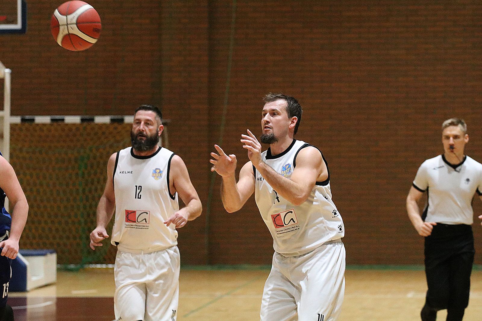 Koszykarze Basketu Legnica gładko wygrywają z WTS Wschowa
