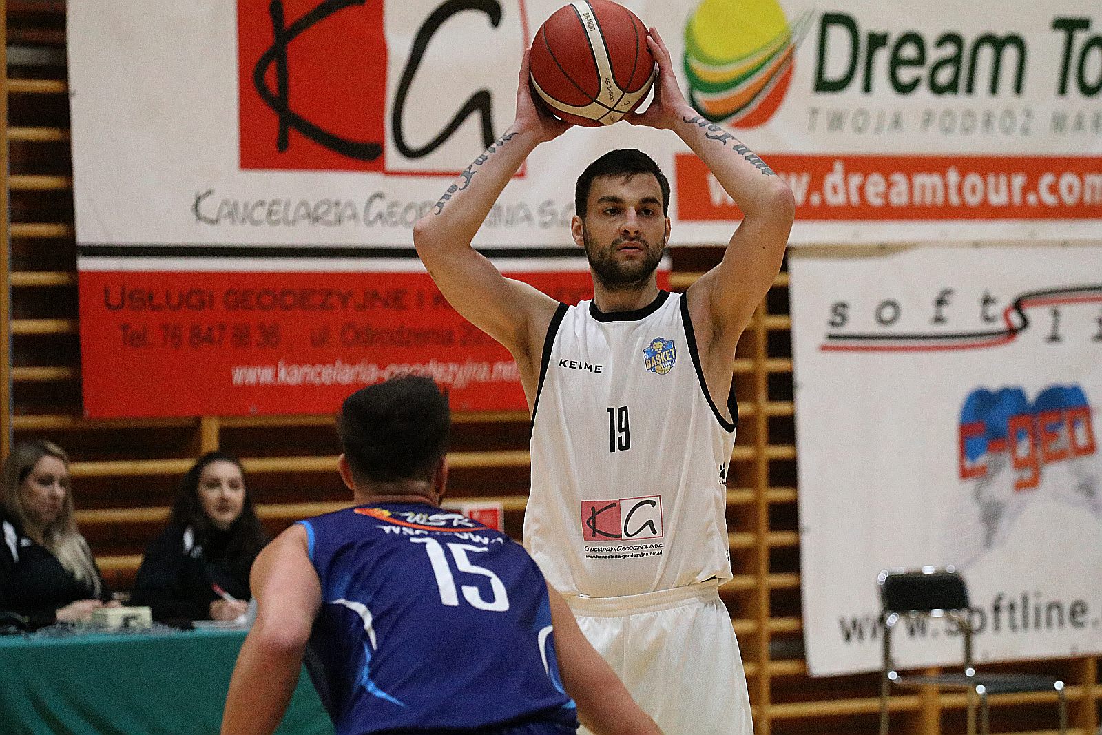 Koszykarze Basketu Legnica gładko wygrywają z WTS Wschowa