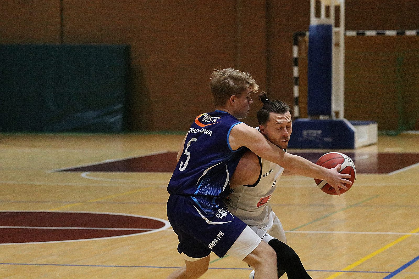 Koszykarze Basketu Legnica gładko wygrywają z WTS Wschowa