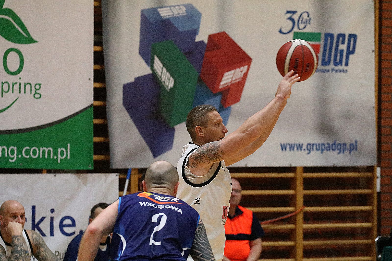 Koszykarze Basketu Legnica gładko wygrywają z WTS Wschowa