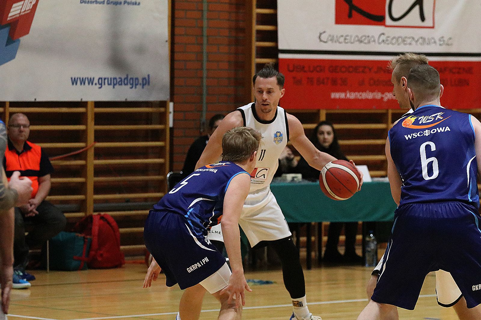 Koszykarze Basketu Legnica gładko wygrywają z WTS Wschowa