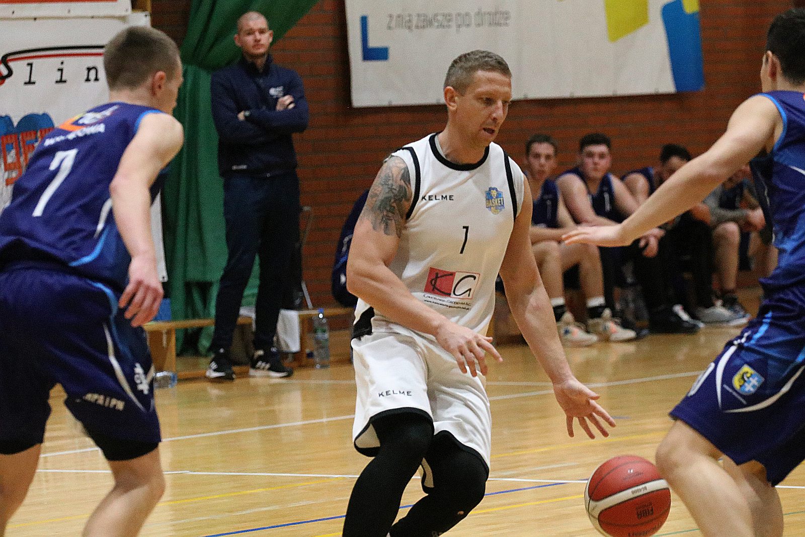 Koszykarze Basketu Legnica gładko wygrywają z WTS Wschowa