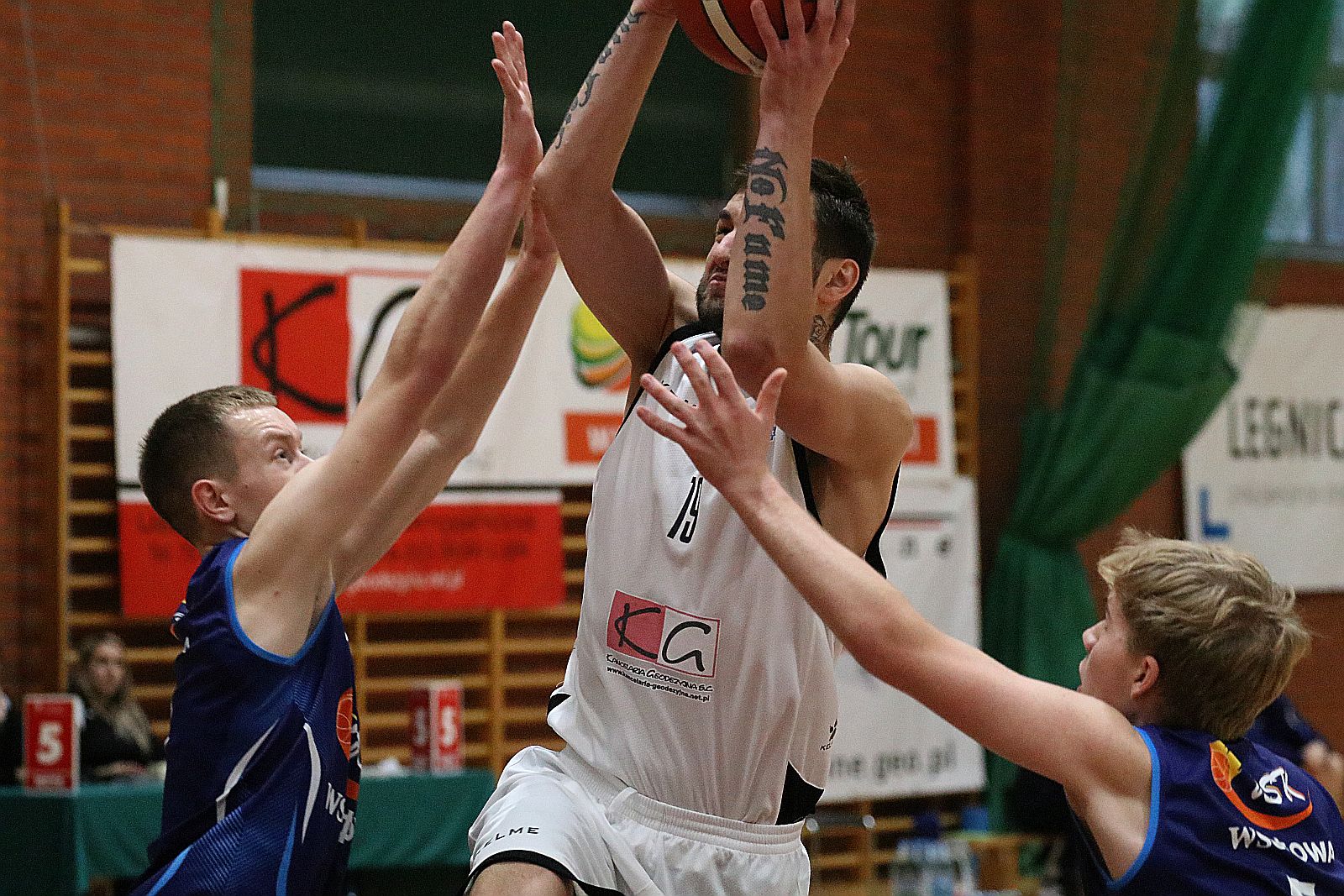 Koszykarze Basketu Legnica gładko wygrywają z WTS Wschowa