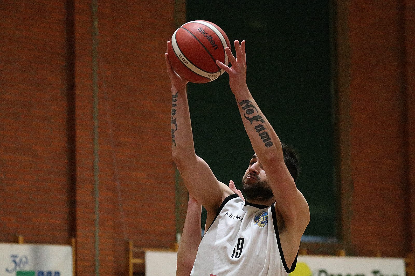 Koszykarze Basketu Legnica gładko wygrywają z WTS Wschowa