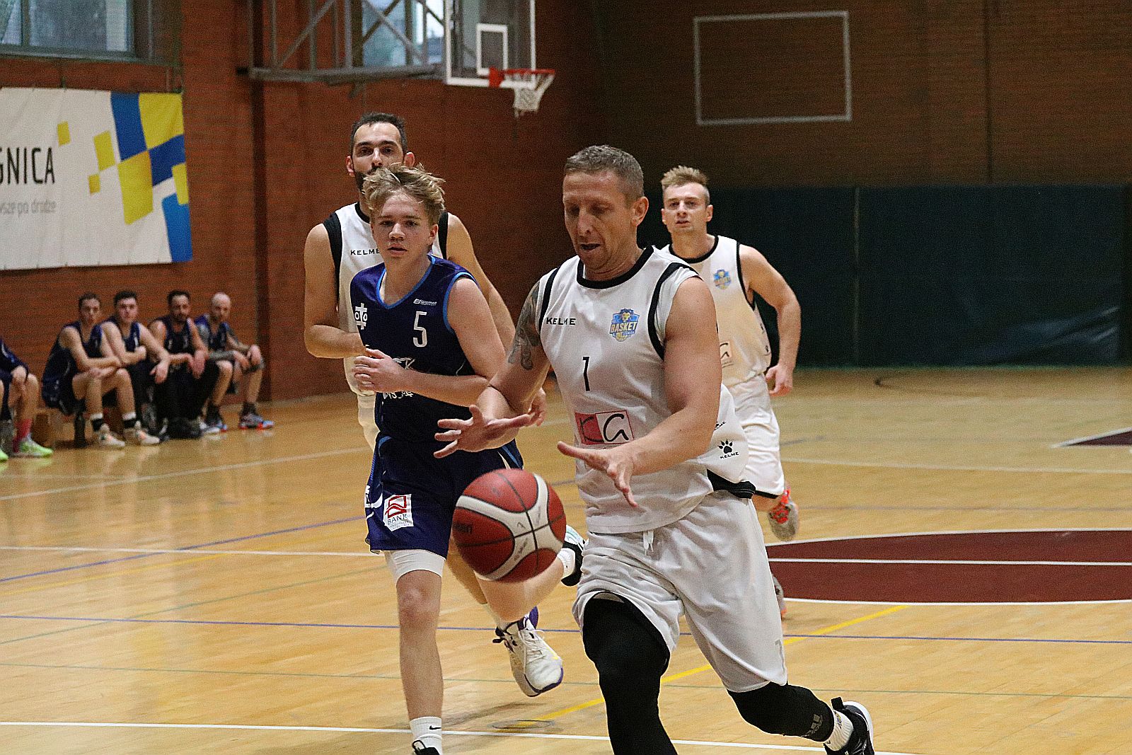Koszykarze Basketu Legnica gładko wygrywają z WTS Wschowa