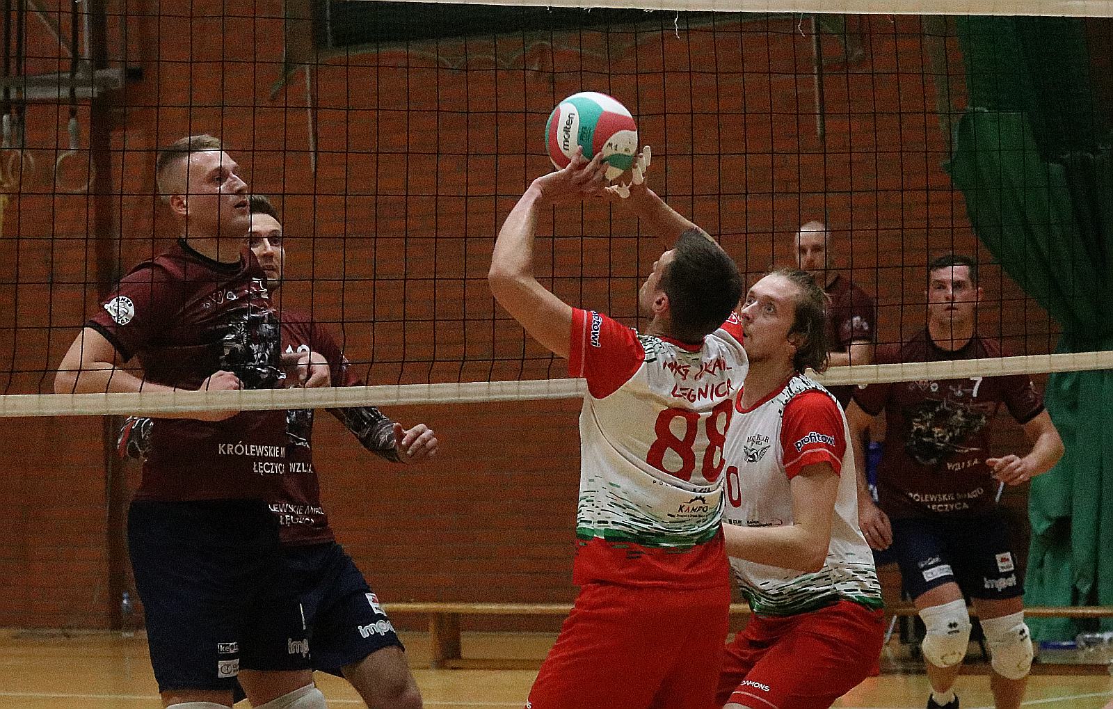 Drużyna gości mocniejsza, trzy punkty jadą do Łęczycy