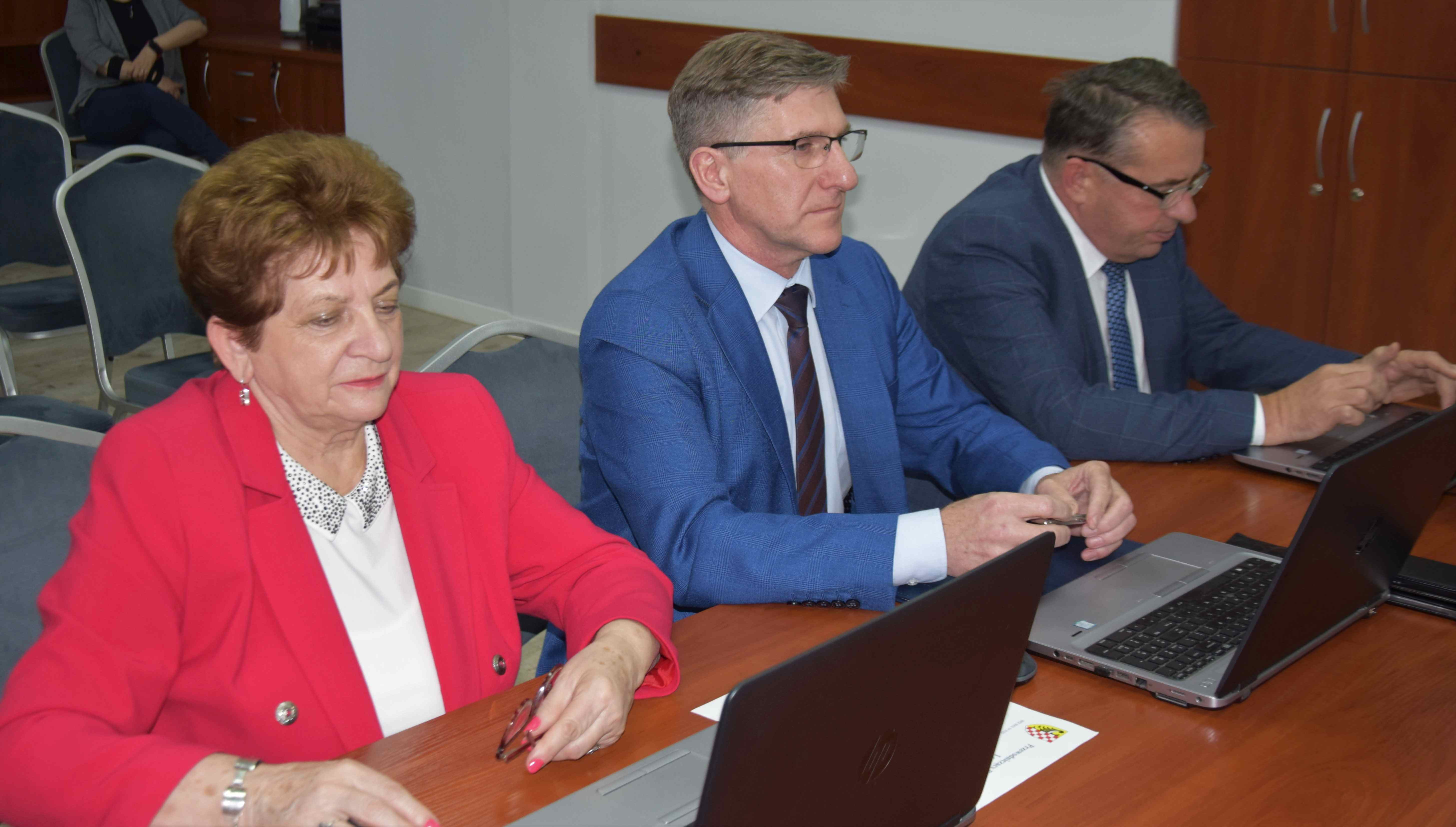 Radni powiatowi obradowali na kolejnej sesji