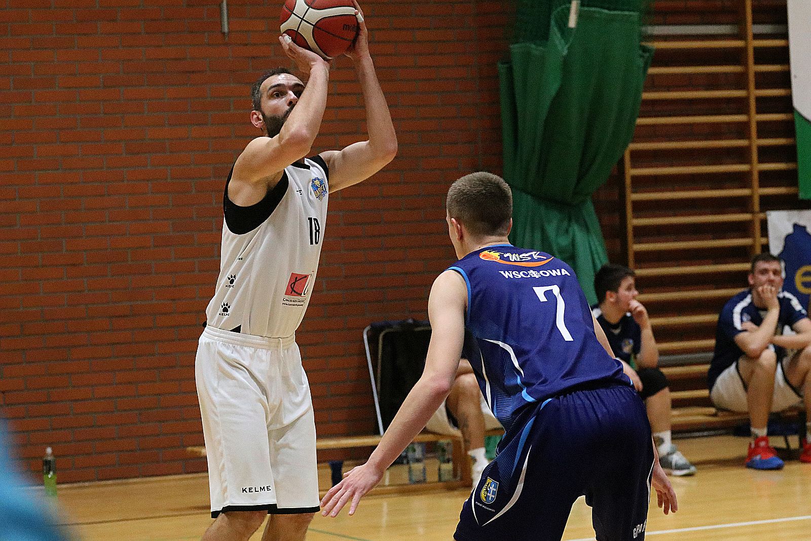 Koszykarze Basketu Legnica gładko wygrywają z WTS Wschowa