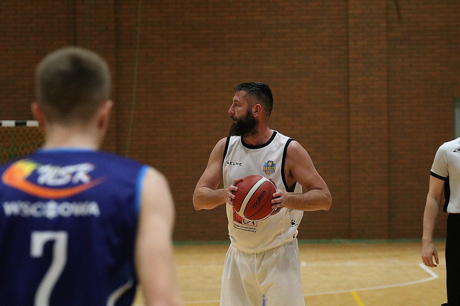 Koszykarze Basketu Legnica gładko wygrywają z WTS Wschowa