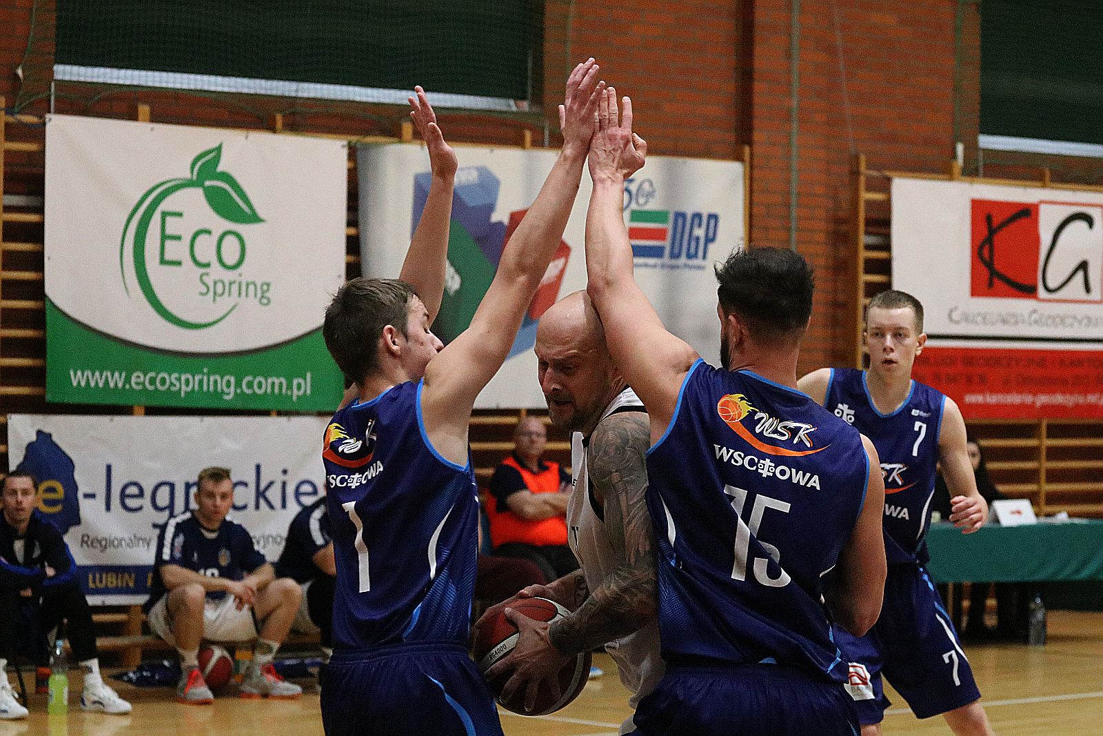 Koszykarze Basketu Legnica gładko wygrywają z WTS Wschowa