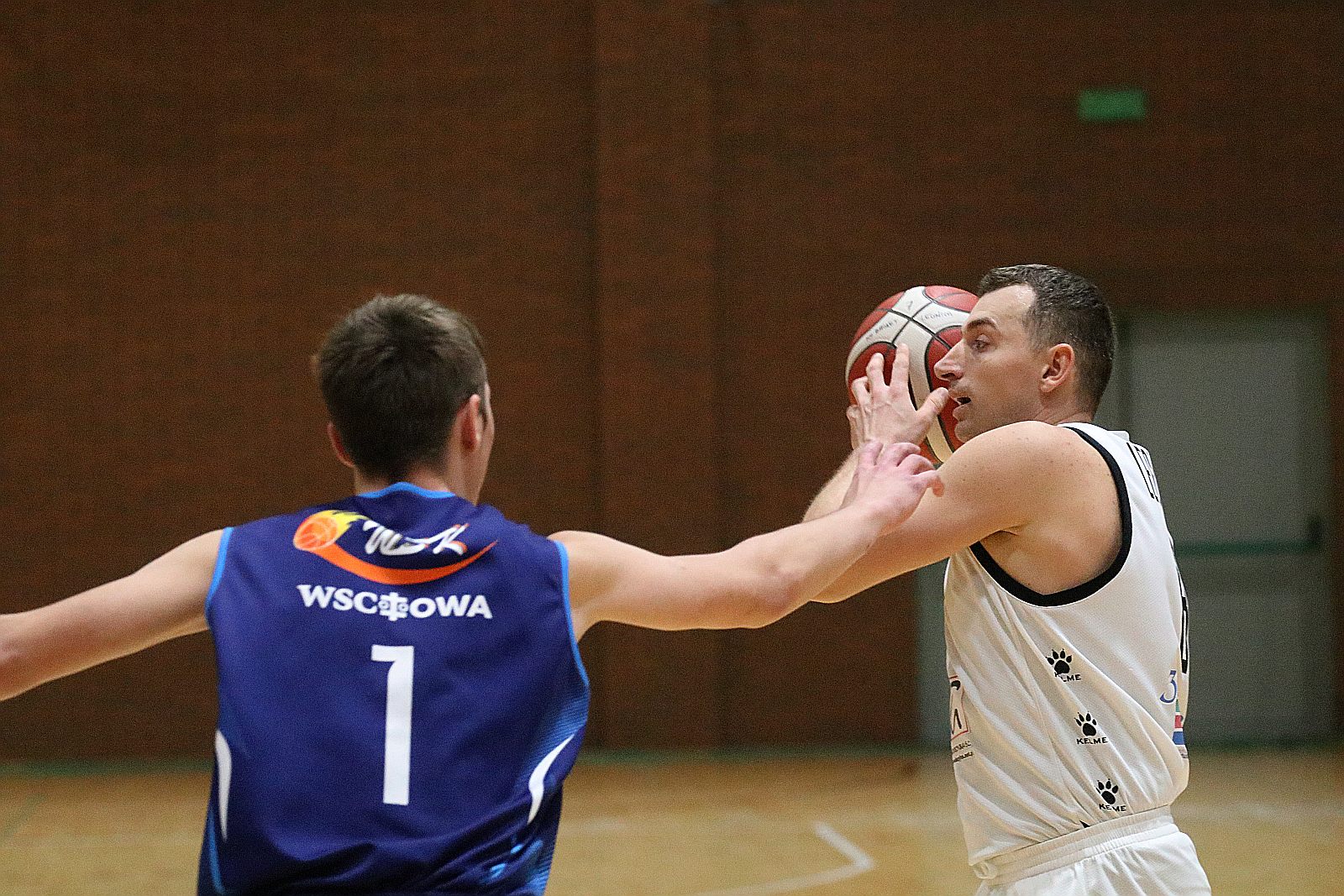 Koszykarze Basketu Legnica gładko wygrywają z WTS Wschowa