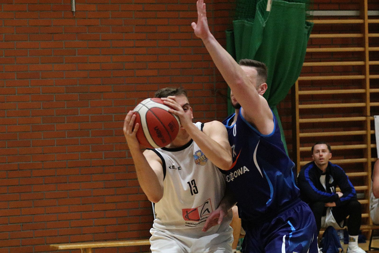 Koszykarze Basketu Legnica gładko wygrywają z WTS Wschowa