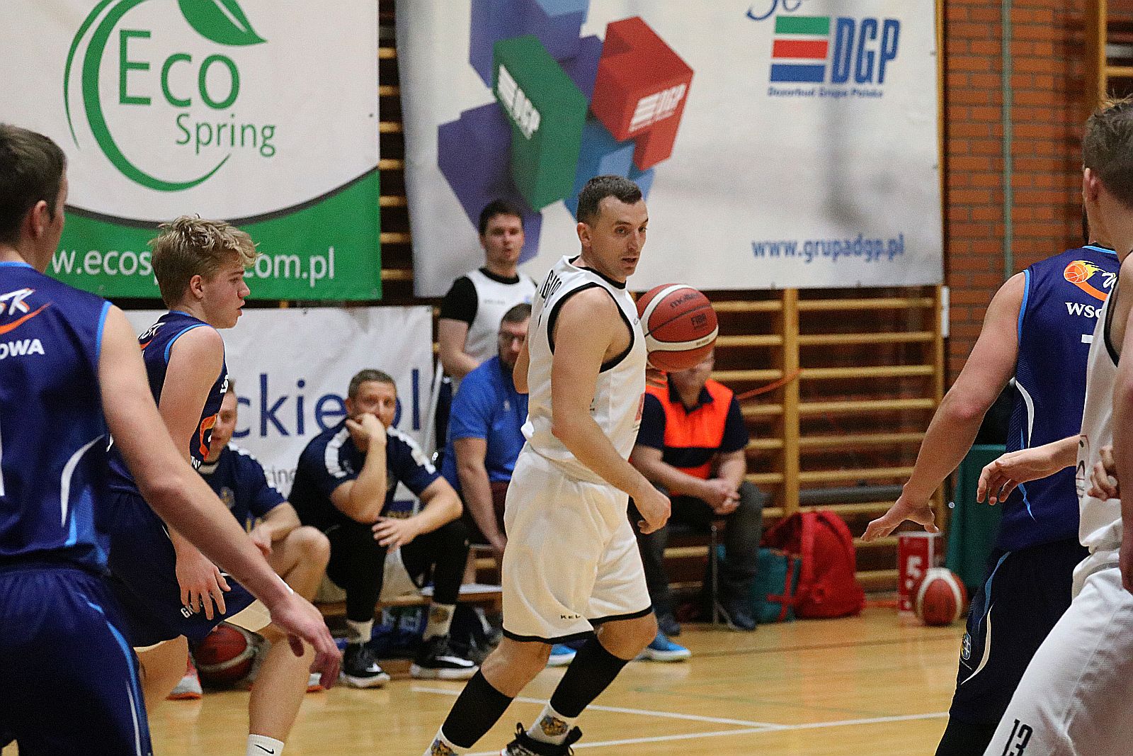 Koszykarze Basketu Legnica gładko wygrywają z WTS Wschowa