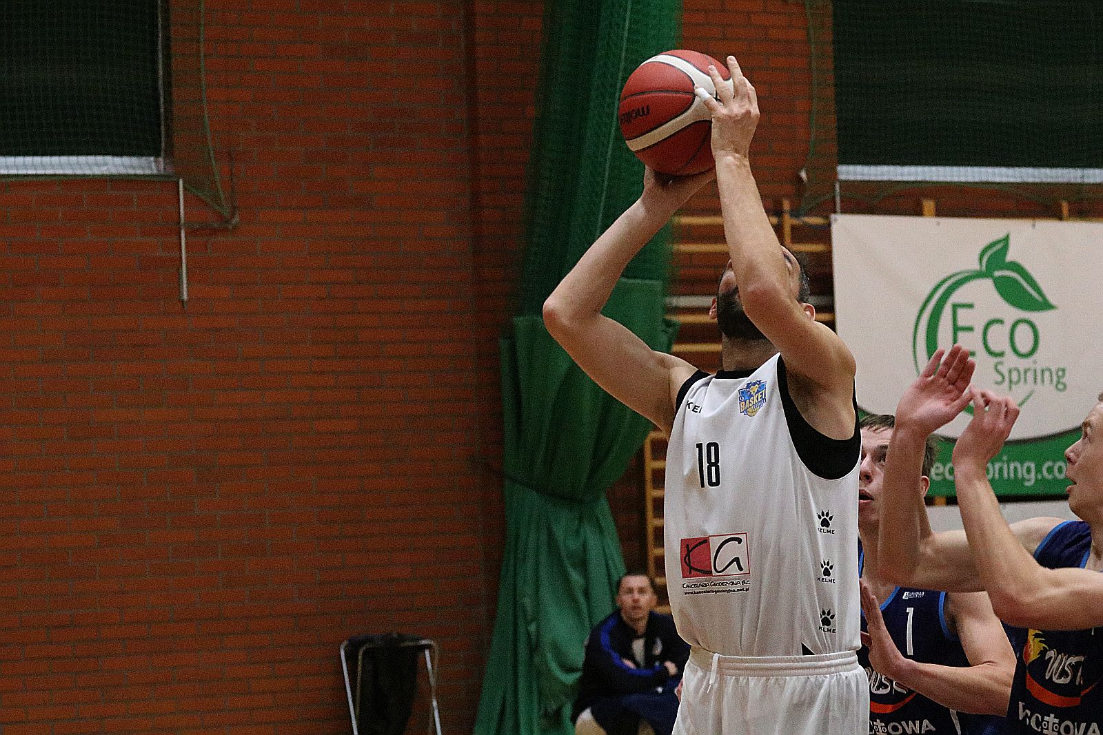 Koszykarze Basketu Legnica gładko wygrywają z WTS Wschowa