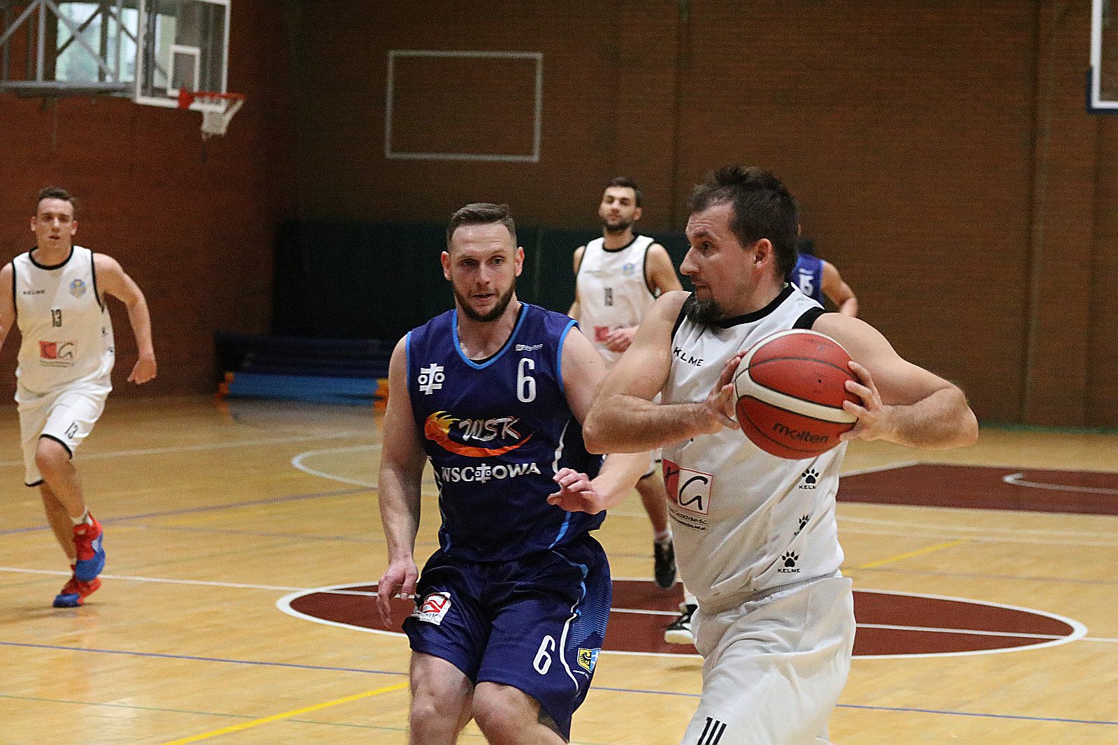 Koszykarze Basketu Legnica gładko wygrywają z WTS Wschowa