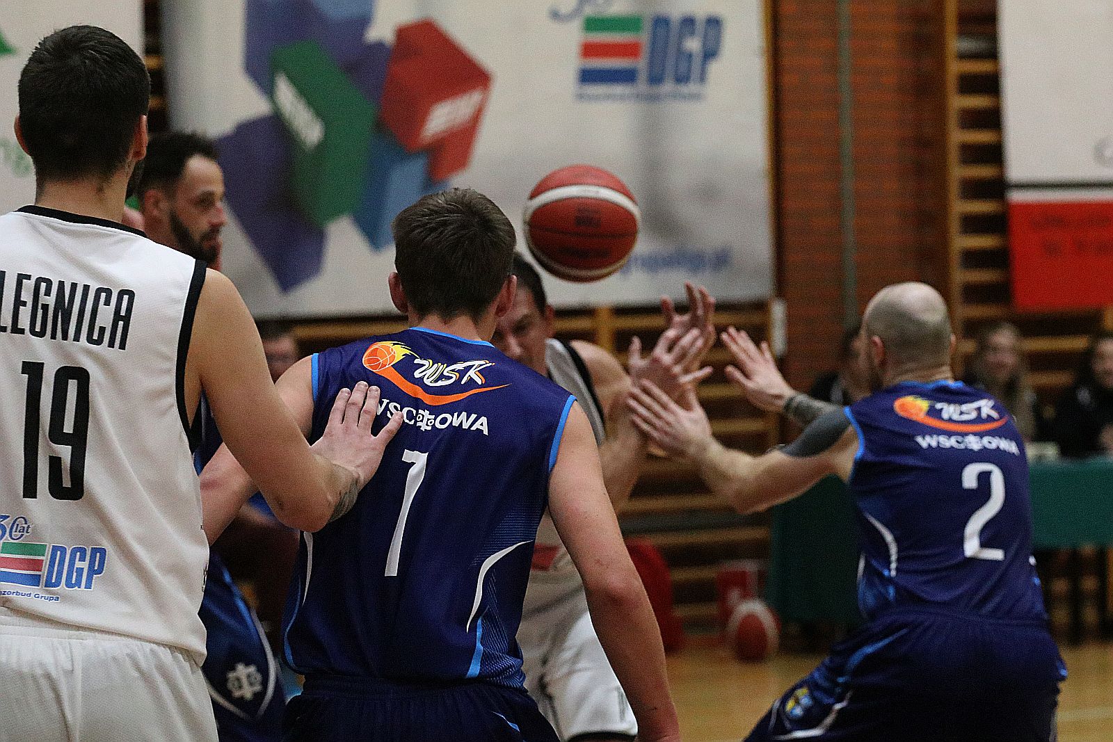 Koszykarze Basketu Legnica gładko wygrywają z WTS Wschowa