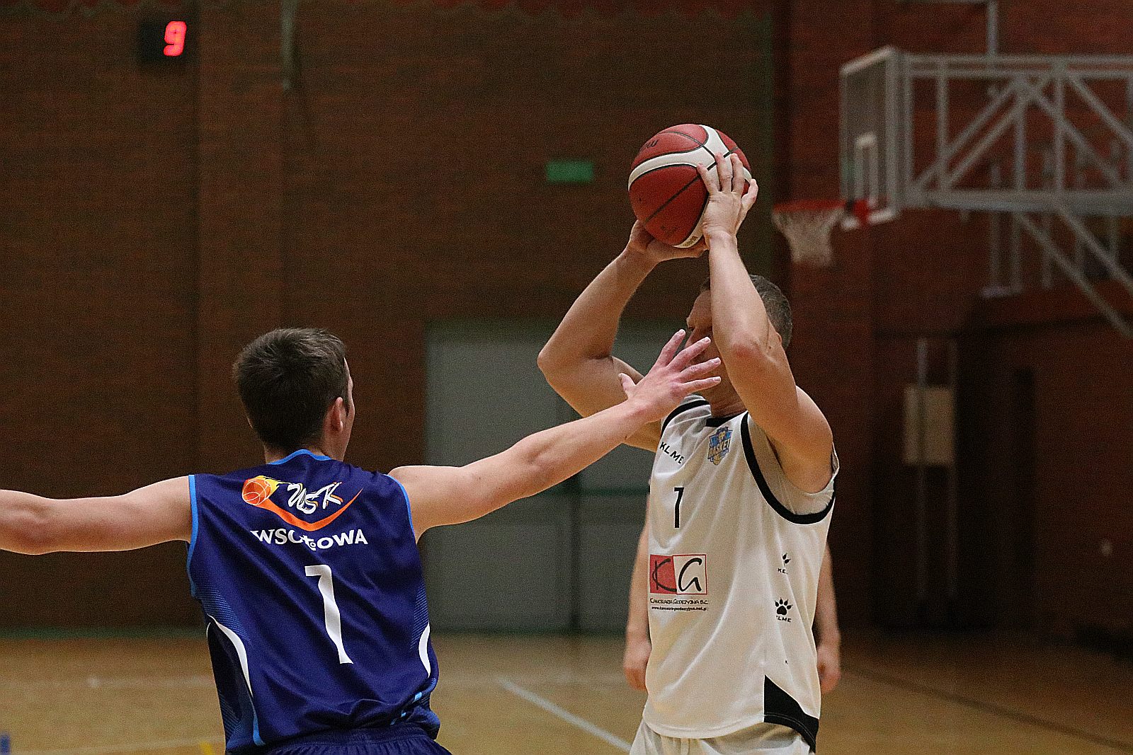 Koszykarze Basketu Legnica gładko wygrywają z WTS Wschowa