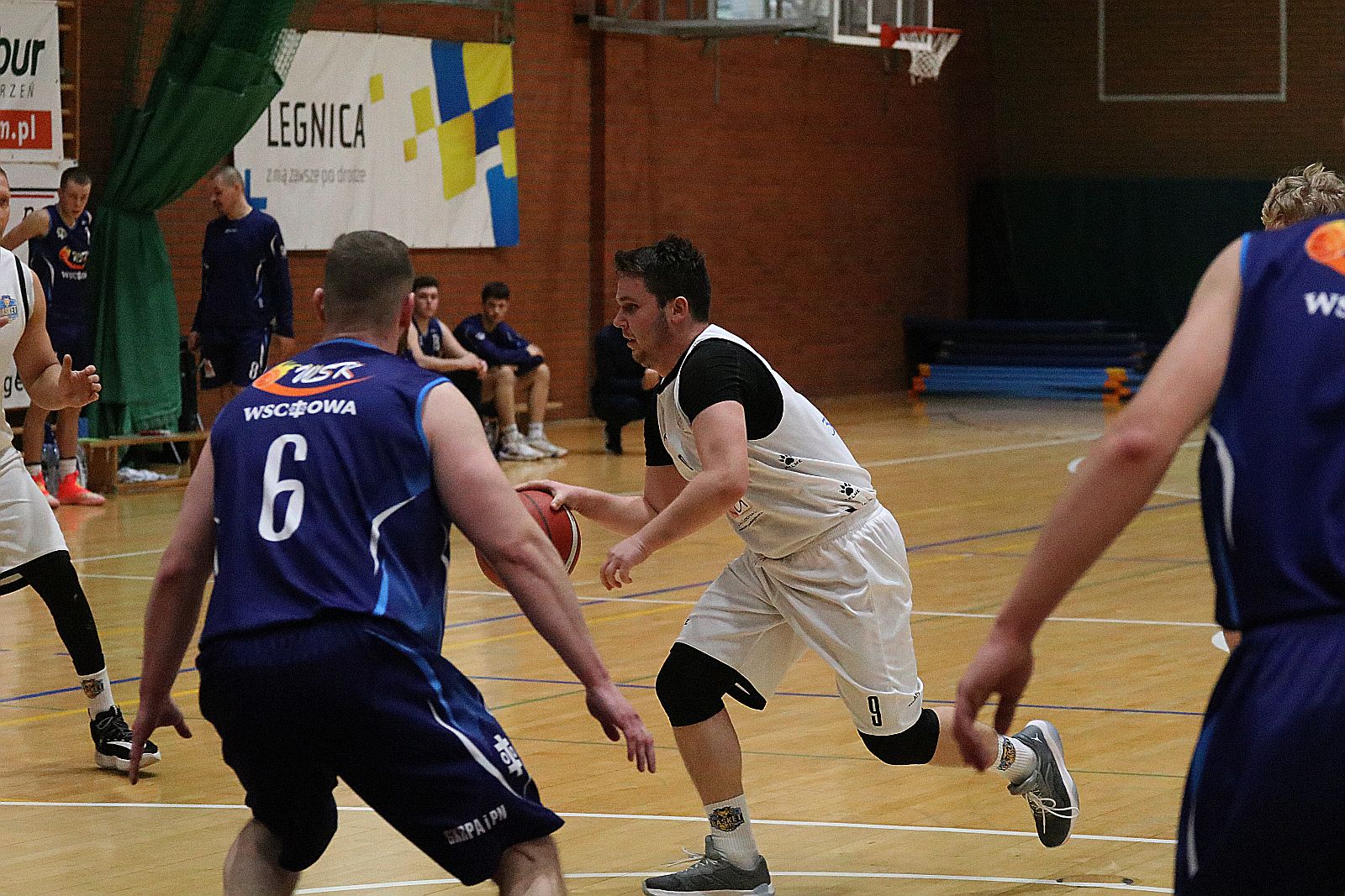 Koszykarze Basketu Legnica gładko wygrywają z WTS Wschowa