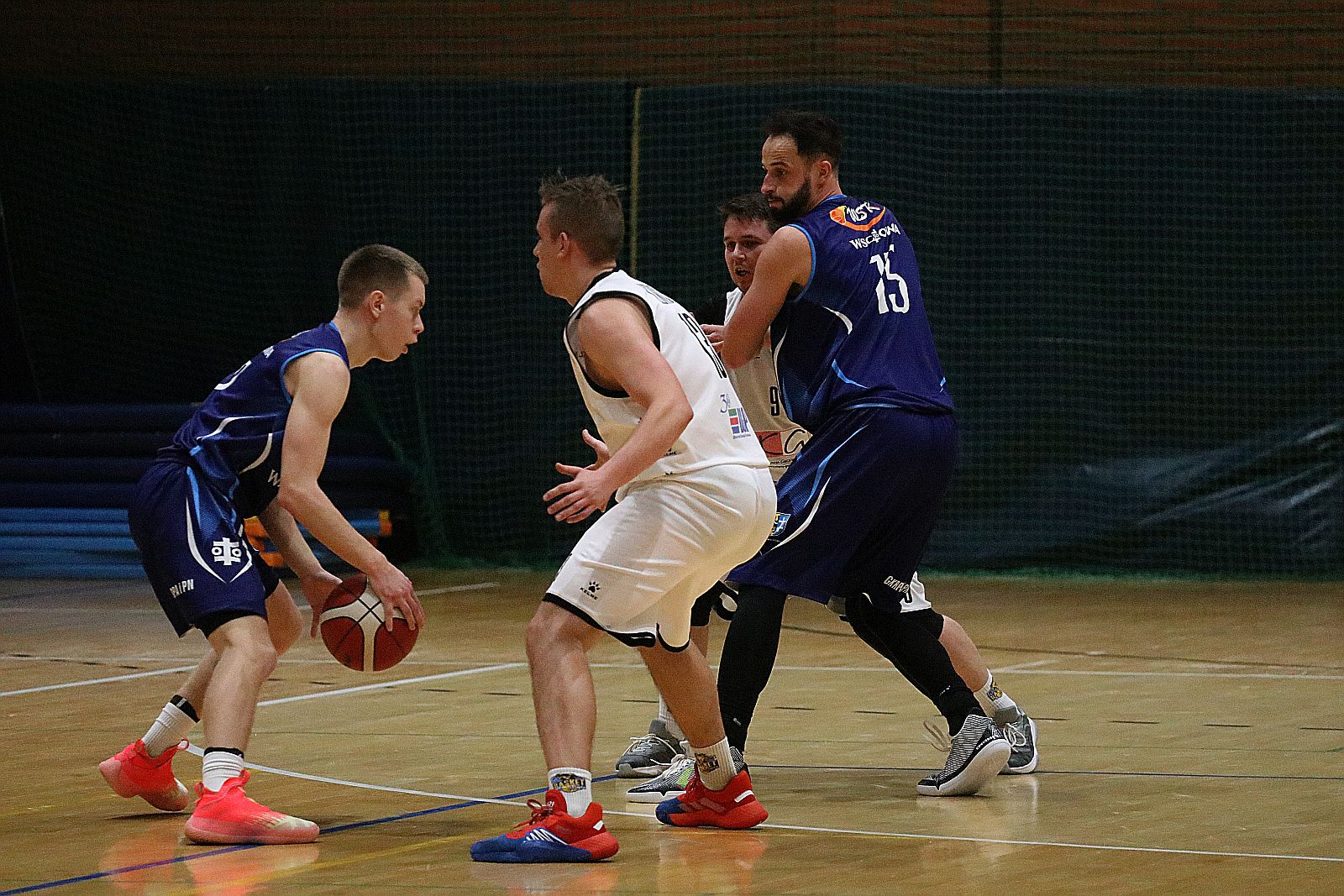 Koszykarze Basketu Legnica gładko wygrywają z WTS Wschowa