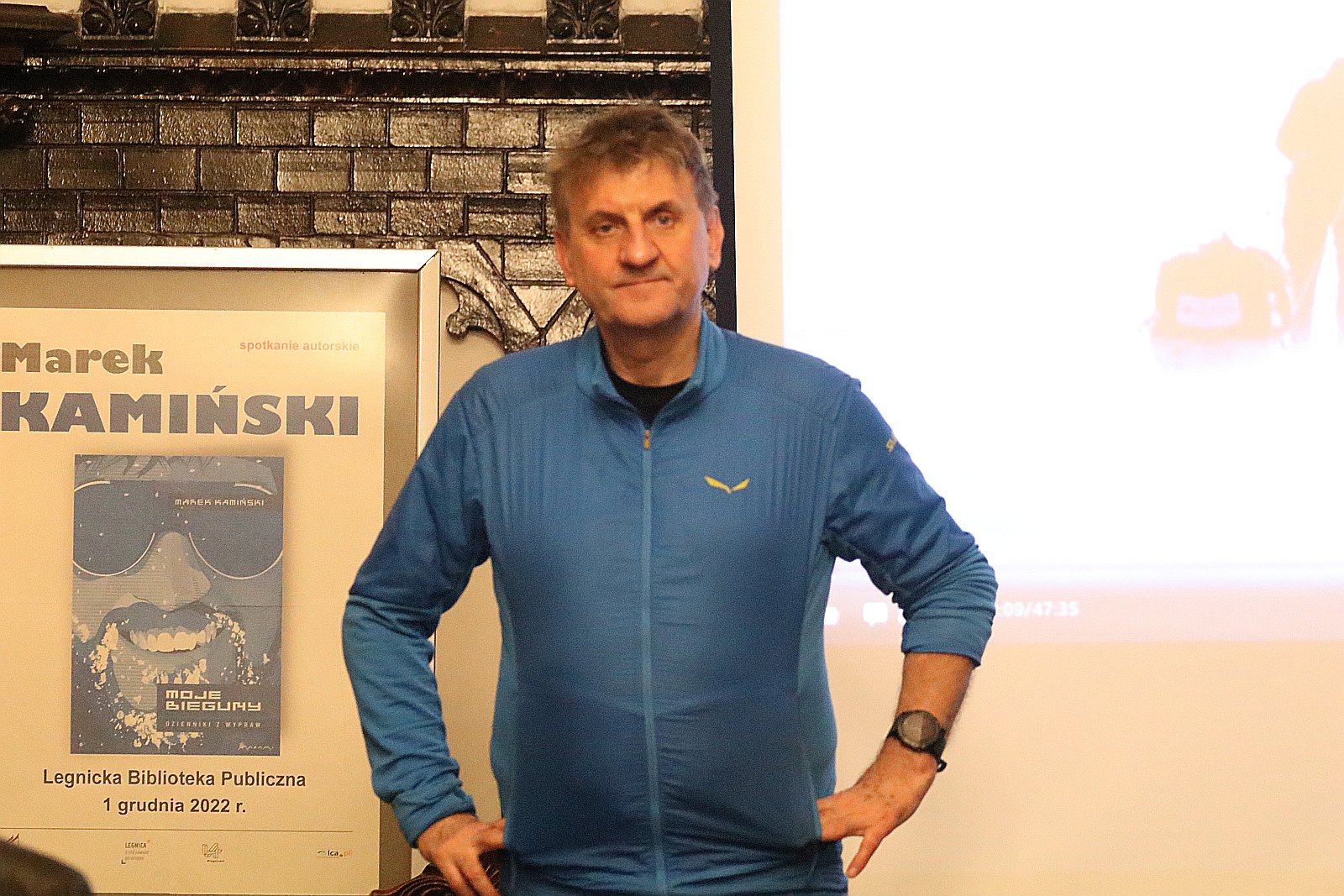 Zdobywali bieguny z Markiem Kamińskim w legnickiej bibliotece
