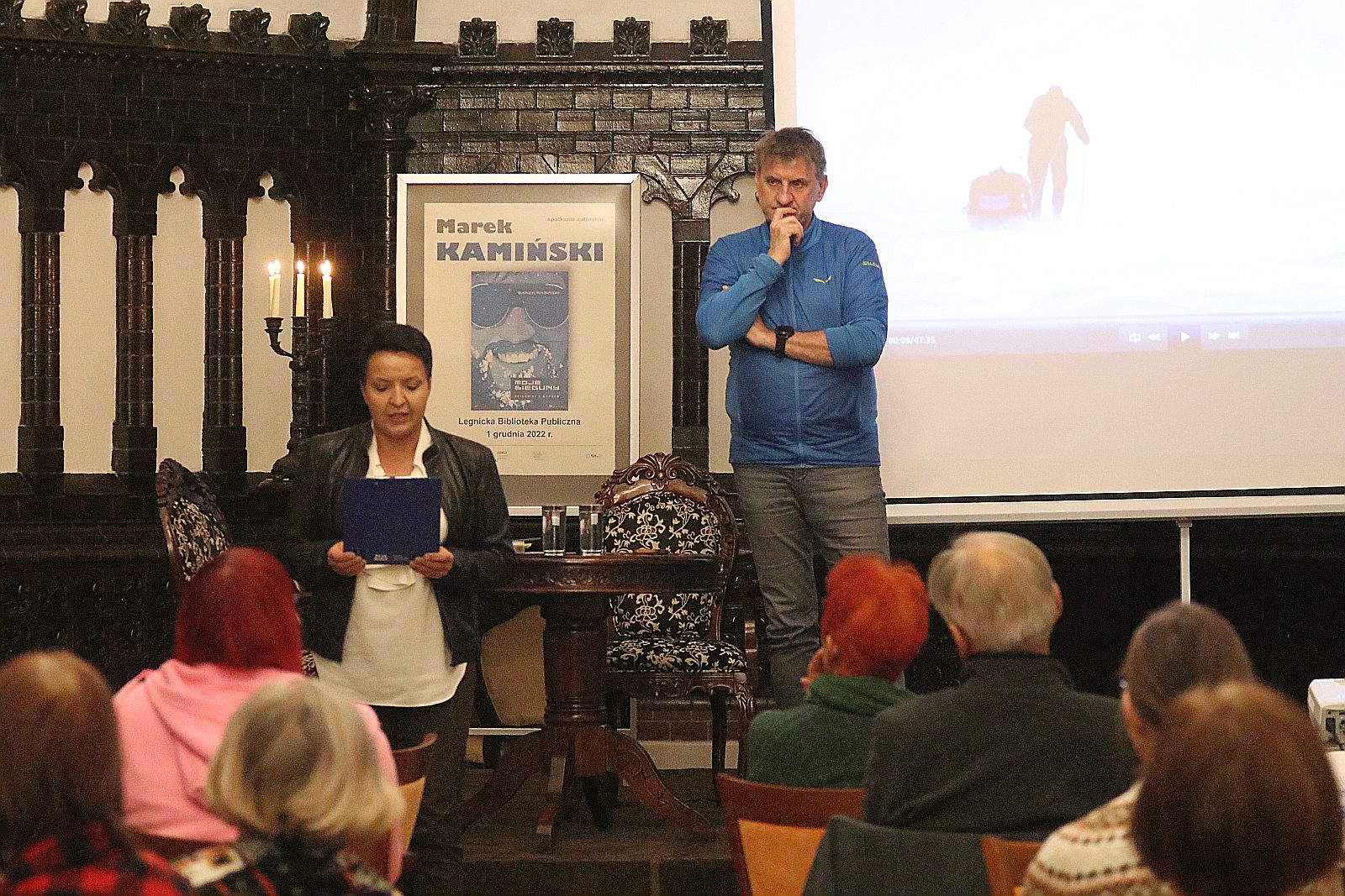 Zdobywali bieguny z Markiem Kamińskim w legnickiej bibliotece
