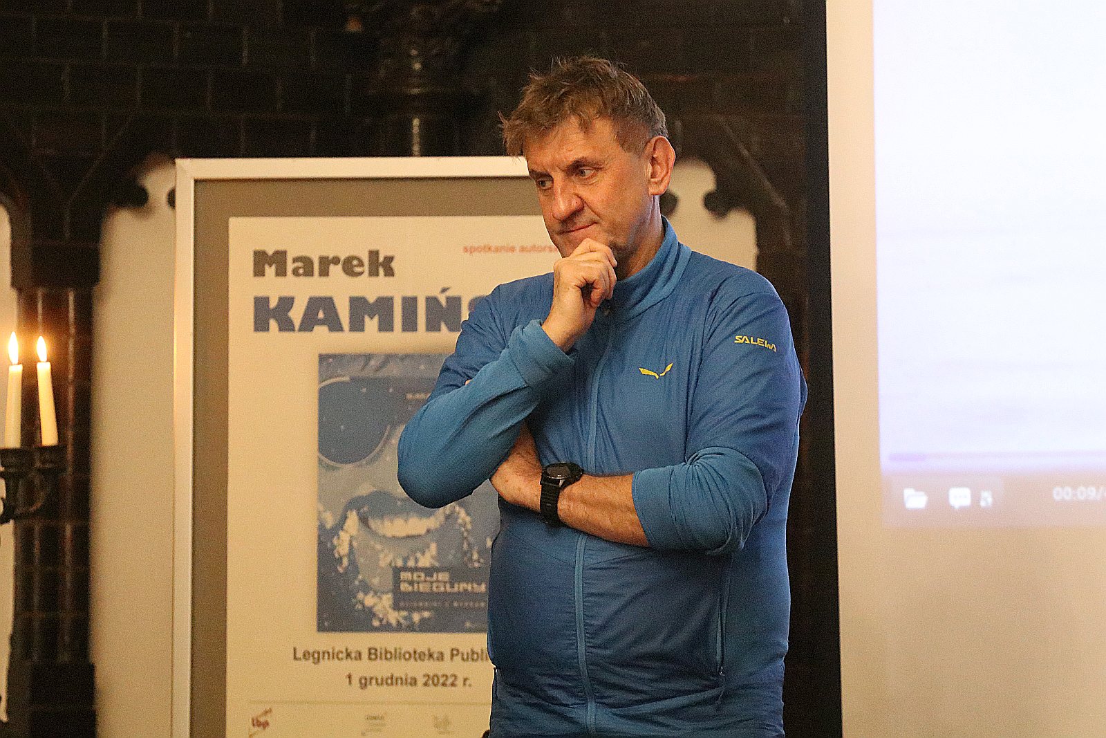 Zdobywali bieguny z Markiem Kamińskim w legnickiej bibliotece