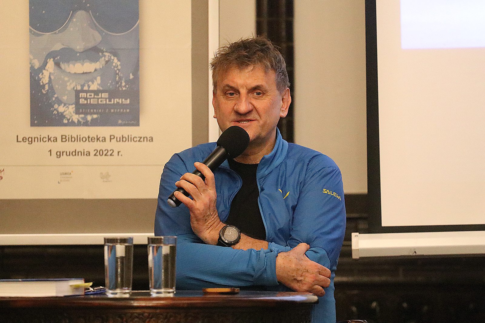 Zdobywali bieguny z Markiem Kamińskim w legnickiej bibliotece