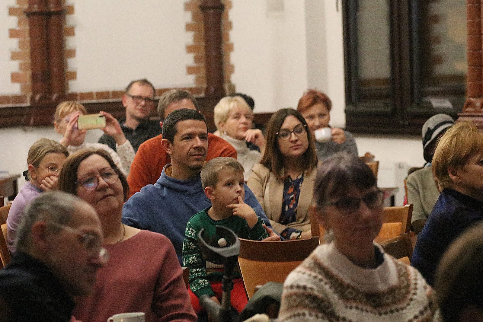 Zdobywali bieguny z Markiem Kamińskim w legnickiej bibliotece