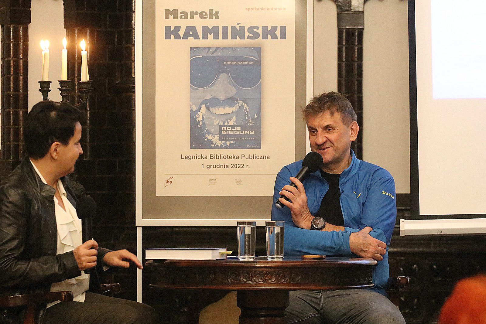 Zdobywali bieguny z Markiem Kamińskim w legnickiej bibliotece
