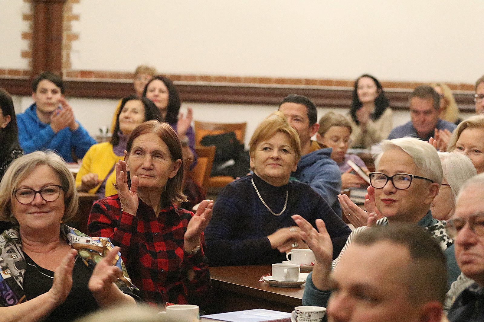 Zdobywali bieguny z Markiem Kamińskim w legnickiej bibliotece