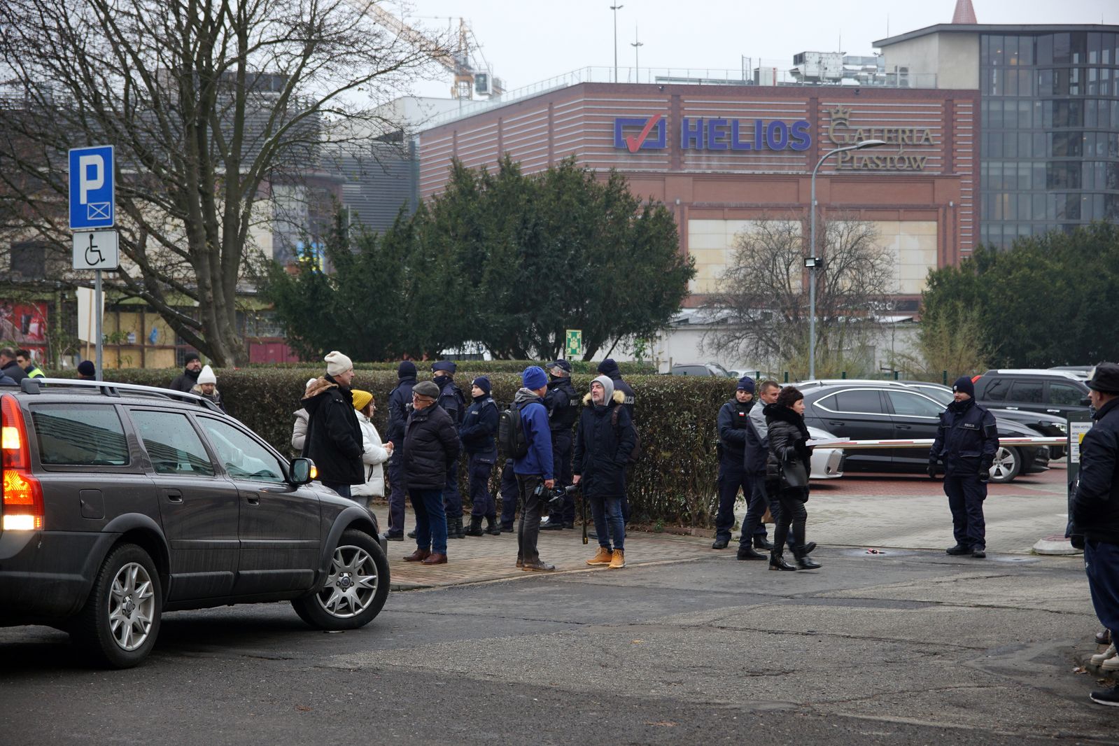 Przed Qubusem na Kaczyńskiego czekali zgromadzeni legniczanie