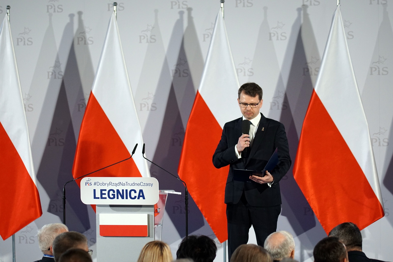 Kaczyński przemawiał do „swoich” w legnickim hotelu Qubus