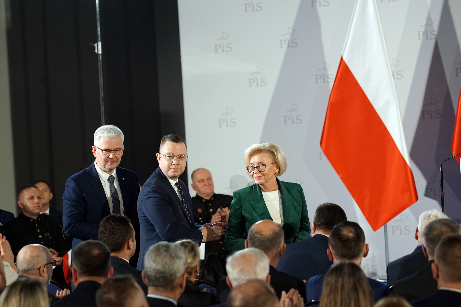 Kaczyński przemawiał do „swoich” w legnickim hotelu Qubus