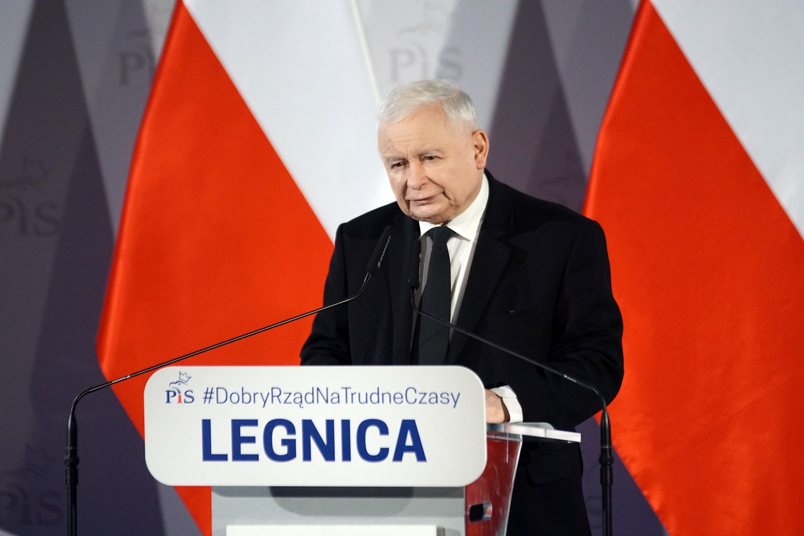 Kaczyński przemawiał do „swoich” w legnickim hotelu Qubus