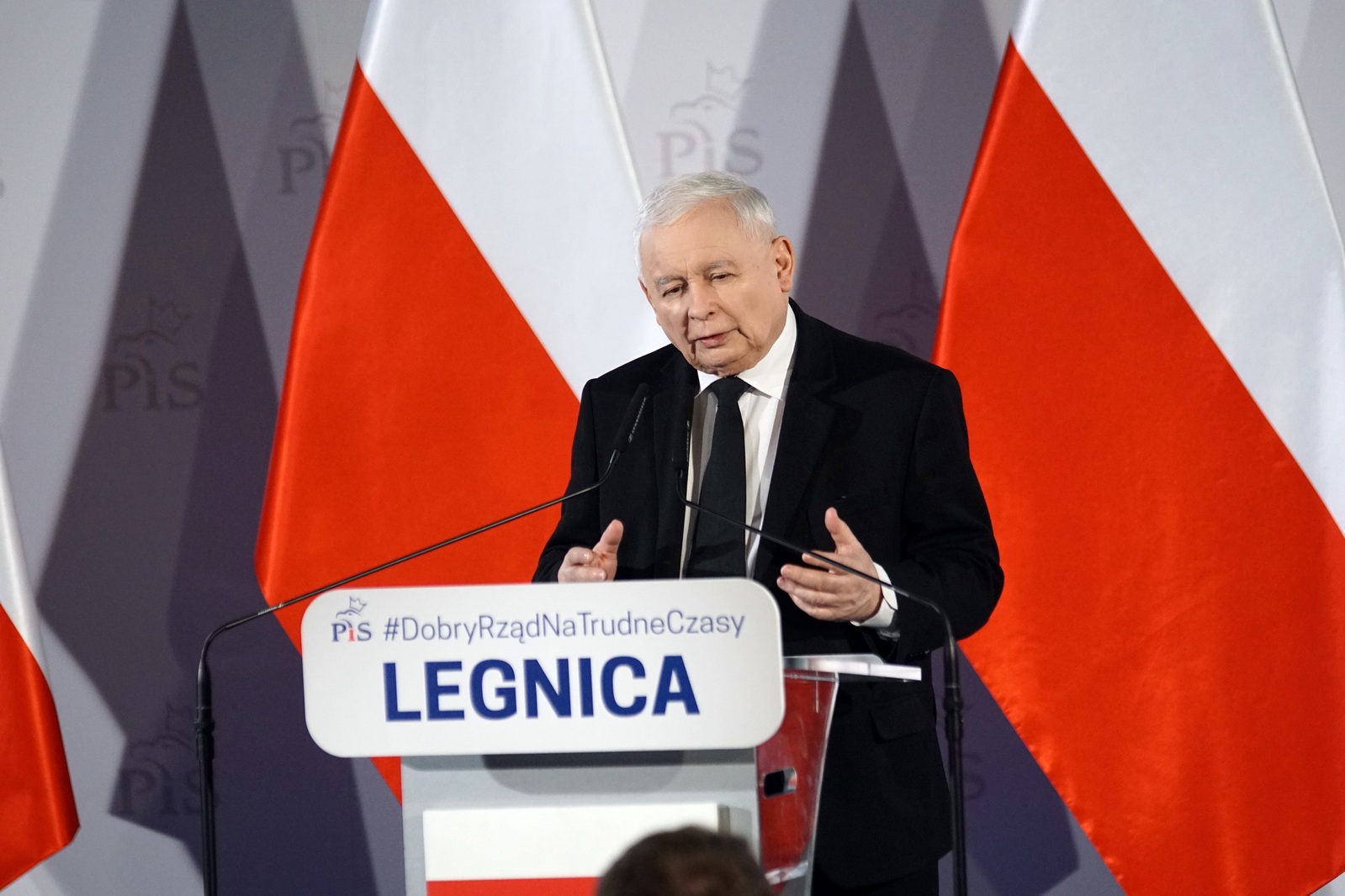 Kaczyński przemawiał do „swoich” w legnickim hotelu Qubus