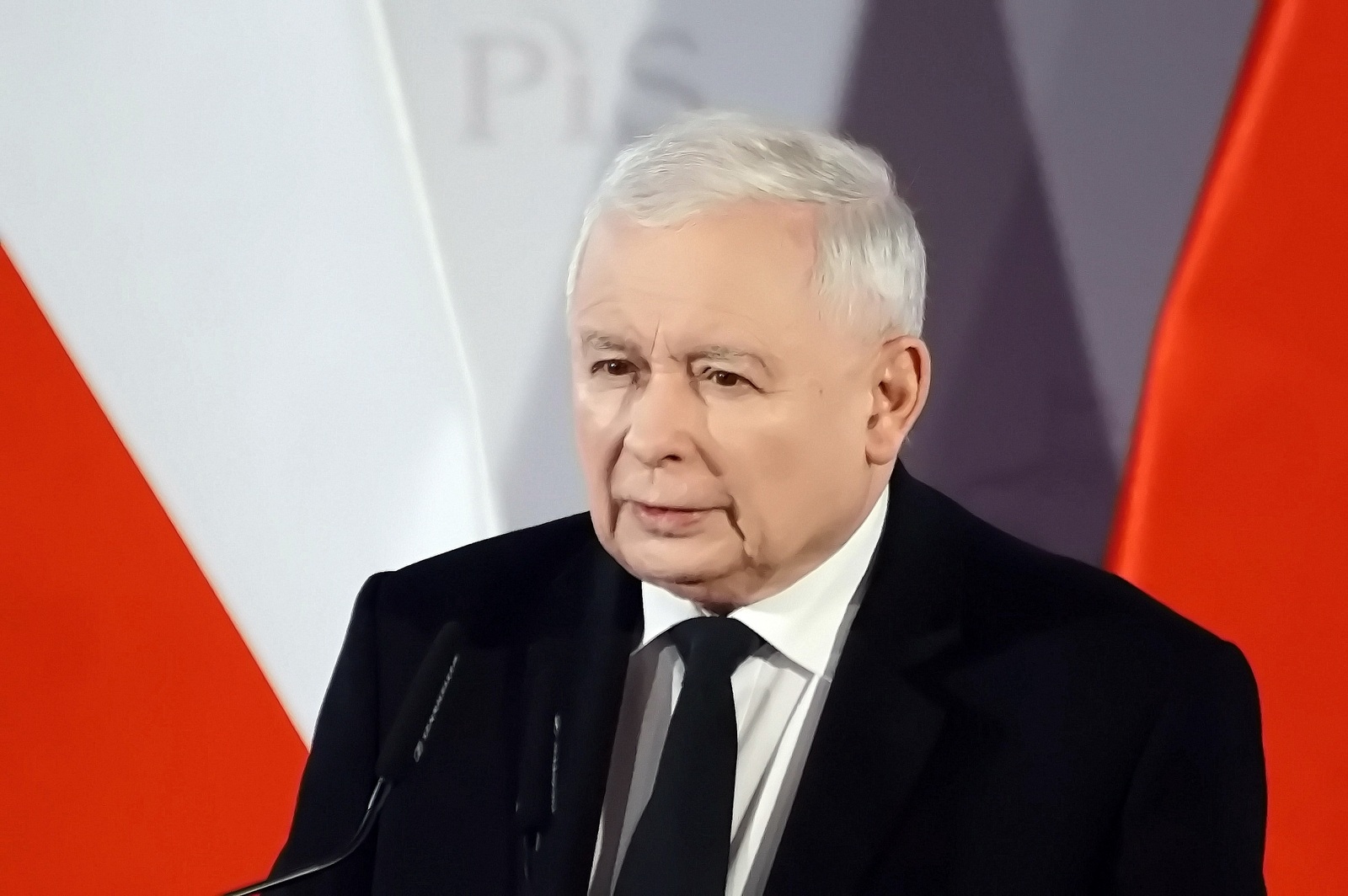 Kaczyński przemawiał do „swoich” w legnickim hotelu Qubus