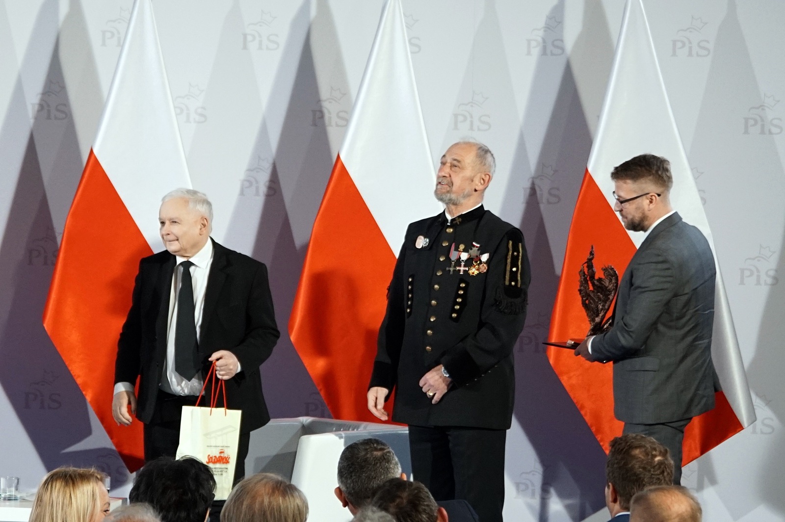 Kaczyński przemawiał do „swoich” w legnickim hotelu Qubus