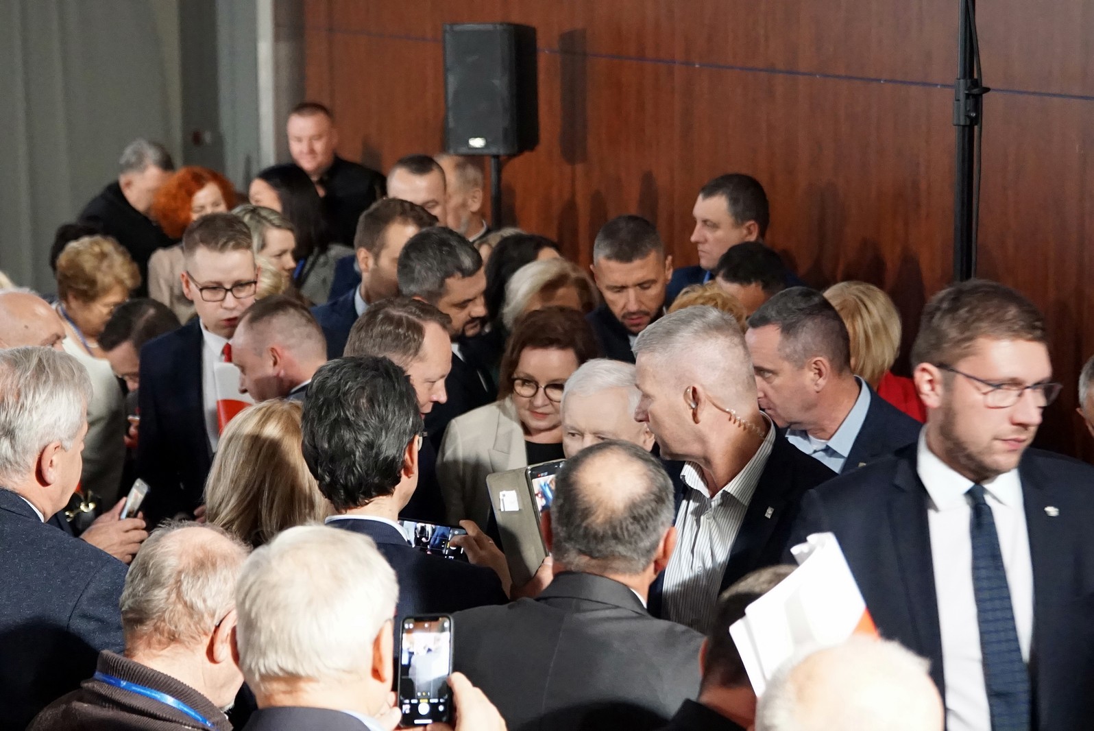 Kaczyński przemawiał do „swoich” w legnickim hotelu Qubus