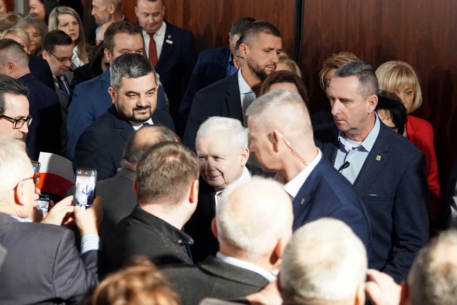 Kaczyński przemawiał do „swoich” w legnickim hotelu Qubus