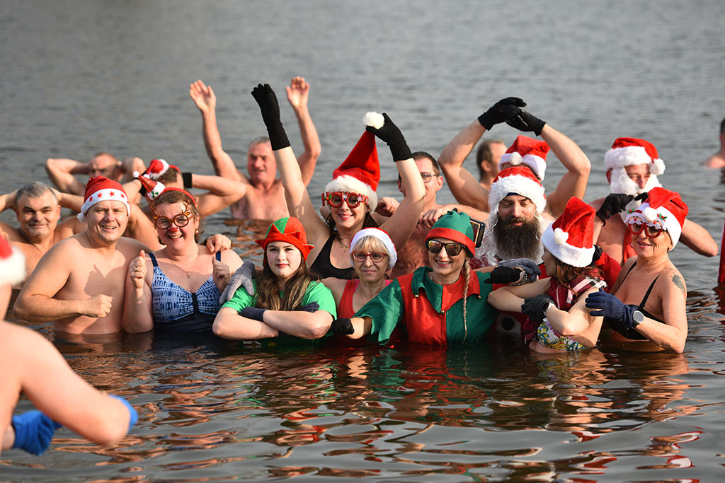 Mikołajkowe morsowanie na legnickim „Kormoranie”