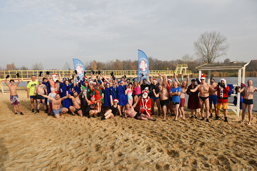 Mikołajkowe morsowanie na legnickim „Kormoranie”