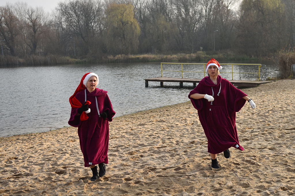 Mikołajkowe morsowanie na legnickim „Kormoranie”
