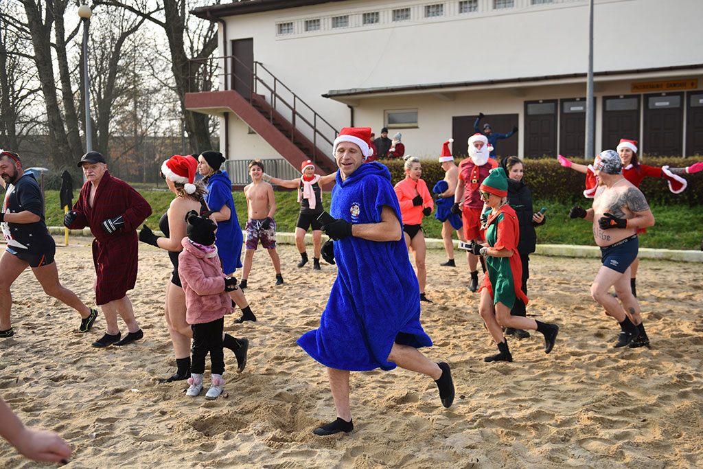 Mikołajkowe morsowanie na legnickim „Kormoranie”