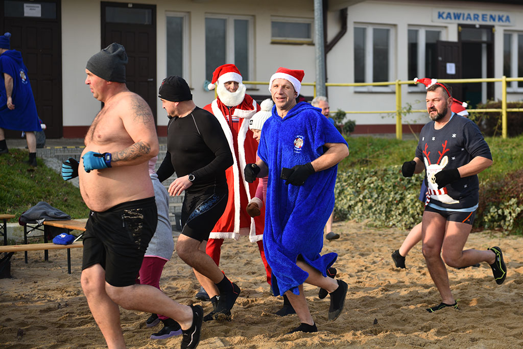 Mikołajkowe morsowanie na legnickim „Kormoranie”